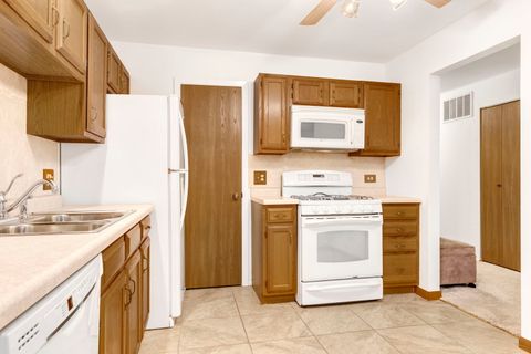 Tiny photo for 304 Glasgow Lane #X1, Schaumburg, IL 60194 (MLS # 12494972)