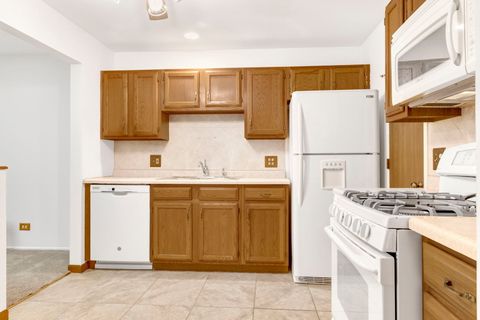 Tiny photo for 304 Glasgow Lane #X1, Schaumburg, IL 60194 (MLS # 12494972)