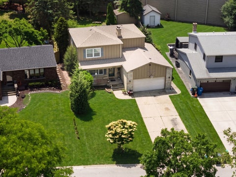 Tiny photo for 2950 Briarwood Drive W, Mount Prospect, IL 60056 (MLS # 12746939)