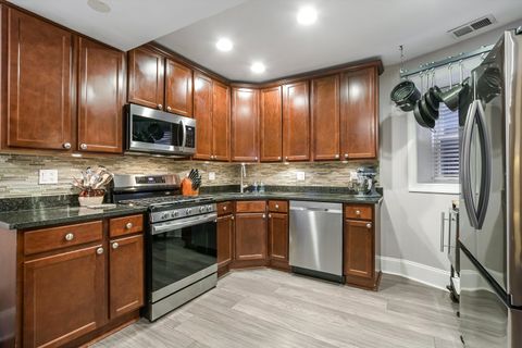 Tiny photo for 4707 N BEACON Street #G, Chicago, IL 60640 (MLS # 12504999)