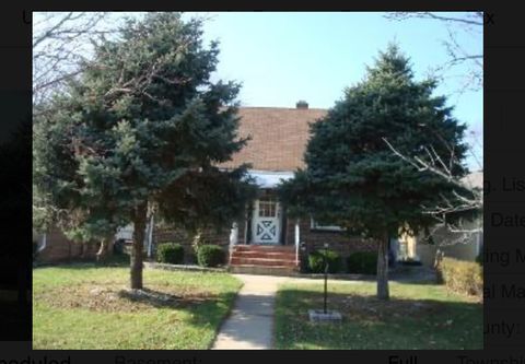 Photo of 1470 Kenilworth Drive, Calumet City, IL 60409 (MLS # 12506040)