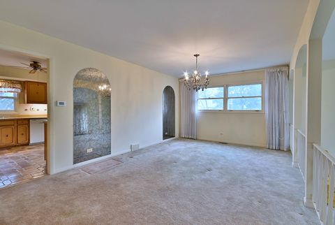 Tiny photo for 1831 N Rolling Lane, Arlington Heights, IL 60004 (MLS # 12581637)