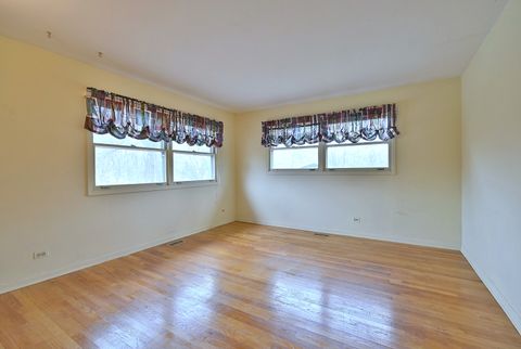 Tiny photo for 1831 N Rolling Lane, Arlington Heights, IL 60004 (MLS # 12581637)