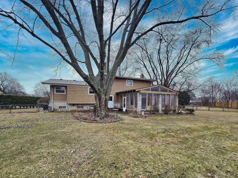 Tiny photo for 1831 N Rolling Lane, Arlington Heights, IL 60004 (MLS # 12581637)