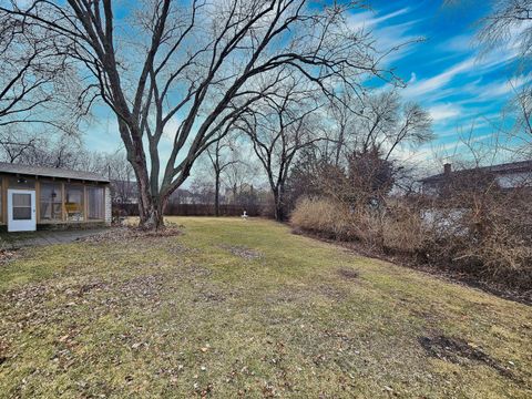 Tiny photo for 1831 N Rolling Lane, Arlington Heights, IL 60004 (MLS # 12581637)