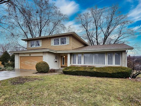 Tiny photo for 1831 N Rolling Lane, Arlington Heights, IL 60004 (MLS # 12581637)