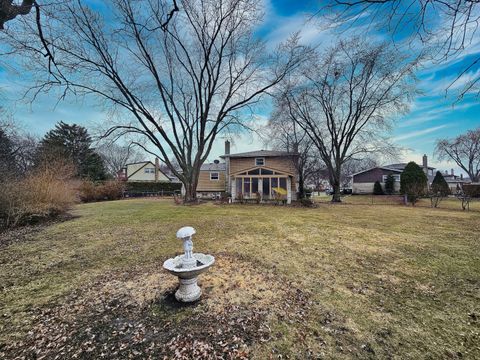 Tiny photo for 1831 N Rolling Lane, Arlington Heights, IL 60004 (MLS # 12581637)