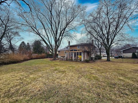 Tiny photo for 1831 N Rolling Lane, Arlington Heights, IL 60004 (MLS # 12581637)