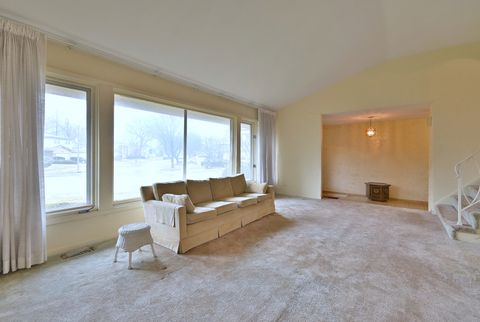 Tiny photo for 1831 N Rolling Lane, Arlington Heights, IL 60004 (MLS # 12581637)