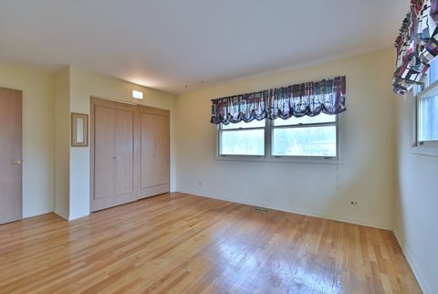 Tiny photo for 1831 N Rolling Lane, Arlington Heights, IL 60004 (MLS # 12581637)