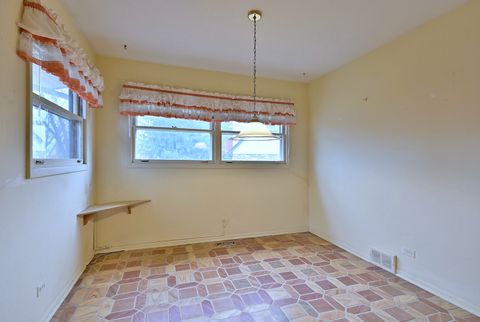 Tiny photo for 1831 N Rolling Lane, Arlington Heights, IL 60004 (MLS # 12581637)