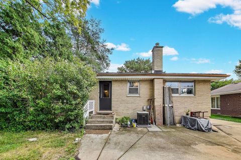 Tiny photo for 738 N Parker Street, Elmhurst, IL 60126 (MLS # 12464427)
