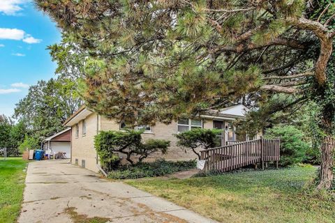 Photo of 738 N Parker Street, Elmhurst, IL 60126 (MLS # 12464427)