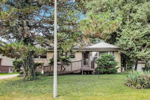 Tiny photo for 738 N Parker Street, Elmhurst, IL 60126 (MLS # 12464427)