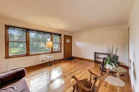 Tiny photo for 738 N Parker Street, Elmhurst, IL 60126 (MLS # 12464427)