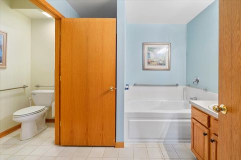 Tiny photo for 3125 Town Square Drive #201, Rolling Meadows, IL 60008 (MLS # 12491347)