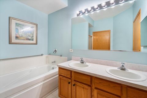 Tiny photo for 3125 Town Square Drive #201, Rolling Meadows, IL 60008 (MLS # 12491347)