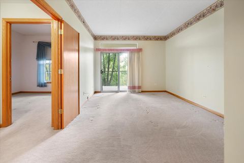 Tiny photo for 3125 Town Square Drive #201, Rolling Meadows, IL 60008 (MLS # 12491347)