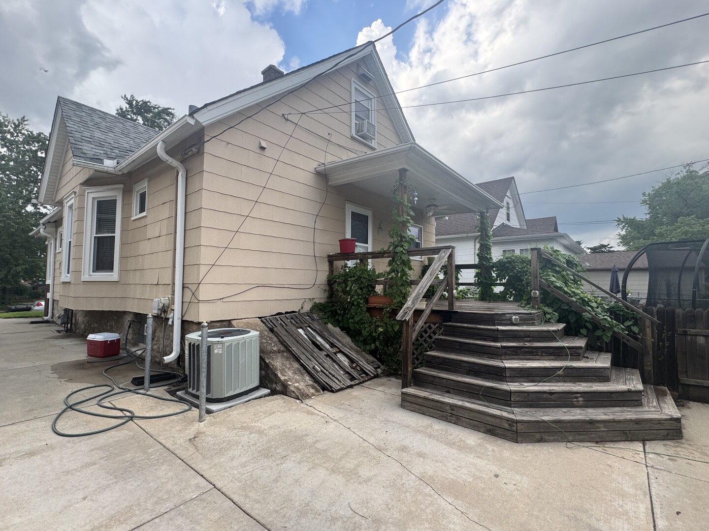 912 Vine Street