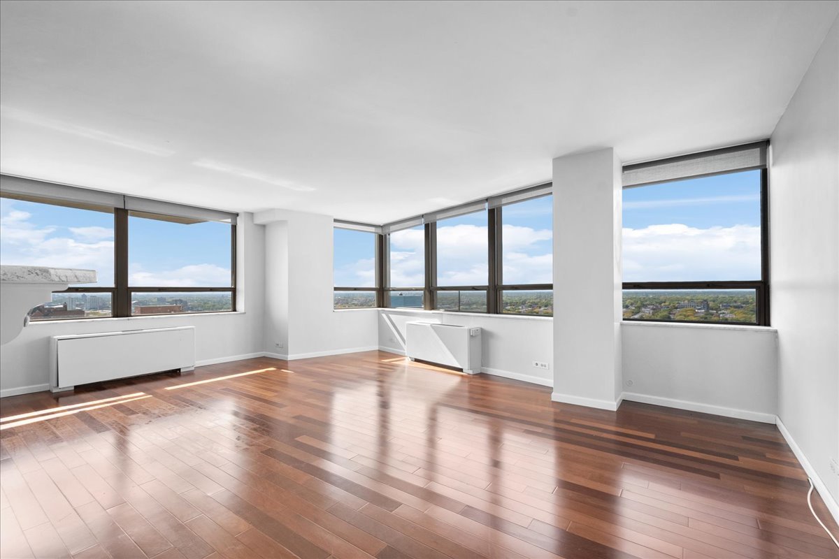 5701 N Sheridan Road 27M