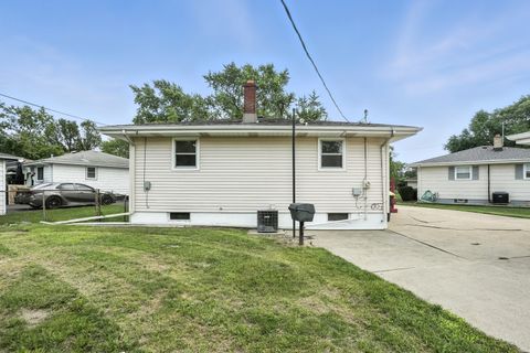 Tiny photo for 3312 E 170th Street, Lansing, IL 60438 (MLS # 12439479)