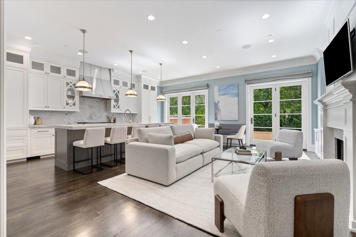 451 W Deming Place