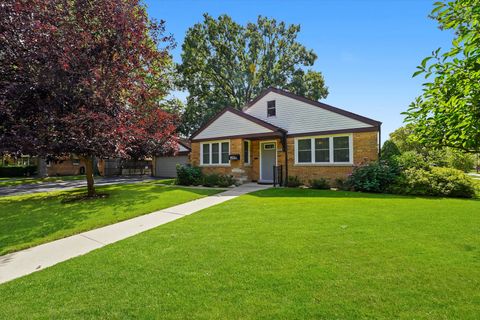 Tiny photo for 10823 S Keeler Avenue, Oak Lawn, IL 60453 (MLS # 12465966)