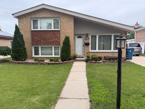 Photo of 9937 MULBERRY Avenue E, Oak Lawn, IL 60453 (MLS # 12691286)
