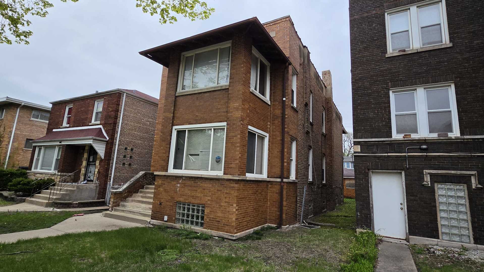 8215 S Eberhart Avenue