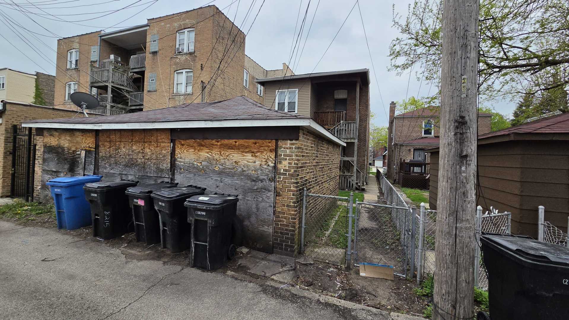 8215 S Eberhart Avenue