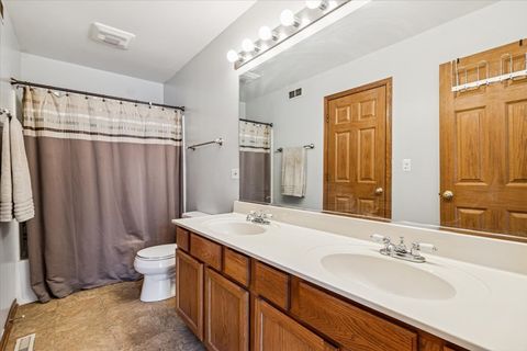 Tiny photo for 601 E Victoria Circle, North Aurora, IL 60542 (MLS # 12524668)