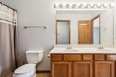 Tiny photo for 601 E Victoria Circle, North Aurora, IL 60542 (MLS # 12524668)