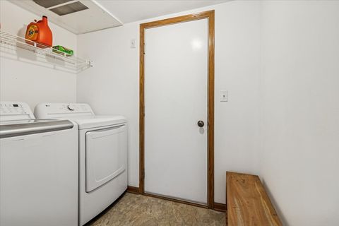 Tiny photo for 601 E Victoria Circle, North Aurora, IL 60542 (MLS # 12524668)