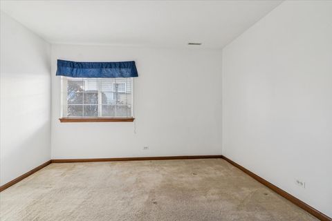 Tiny photo for 601 E Victoria Circle, North Aurora, IL 60542 (MLS # 12524668)