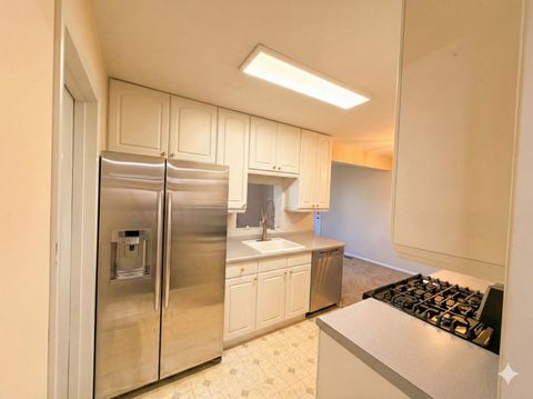 Tiny photo for 233 Harvest Court, Vernon Hills, IL 60061 (MLS # 12561885)