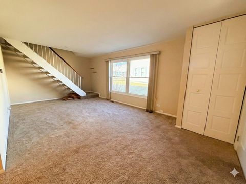 Tiny photo for 233 Harvest Court, Vernon Hills, IL 60061 (MLS # 12561885)