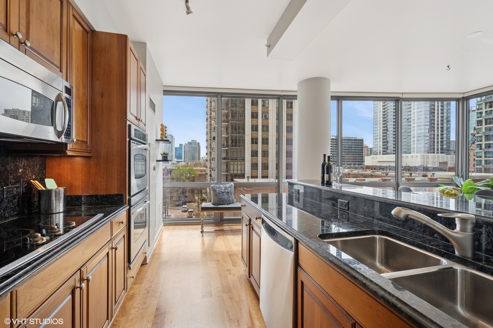 1235 S Prairie Avenue 505