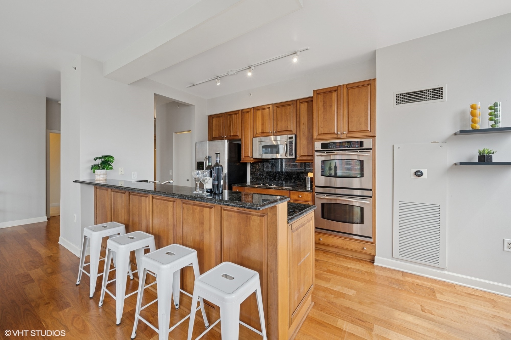 1235 S Prairie Avenue 505