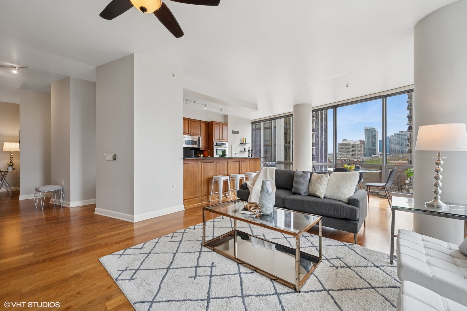 1235 S Prairie Avenue 505