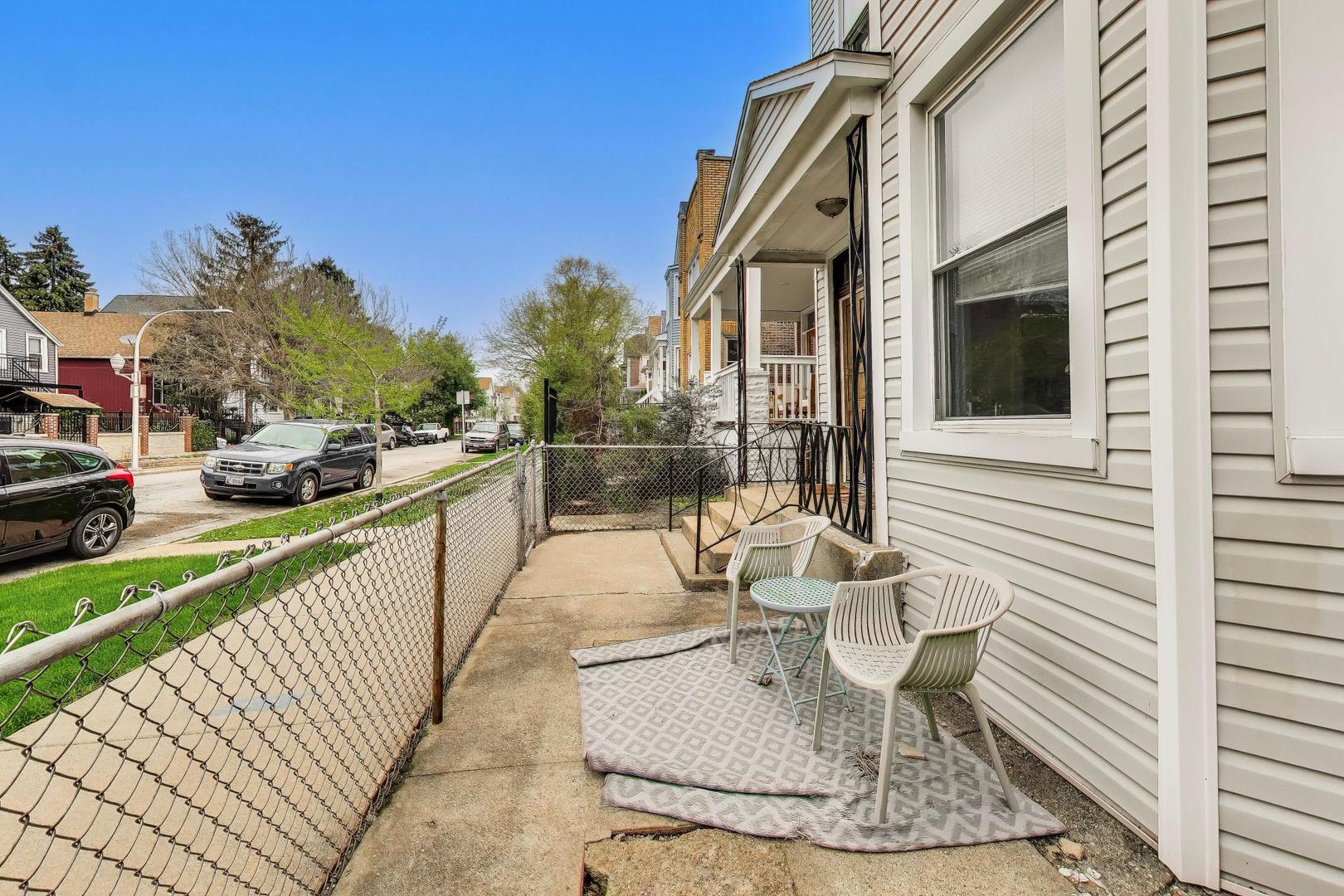 2955 N Gresham Avenue