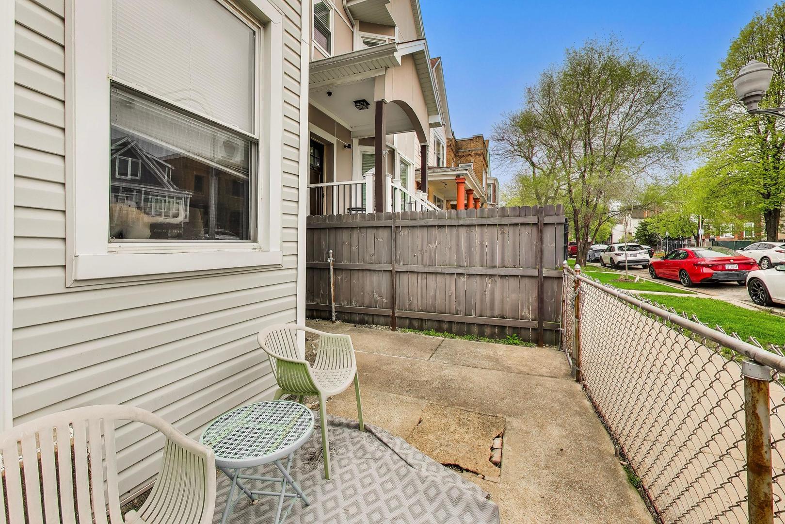 2955 N Gresham Avenue