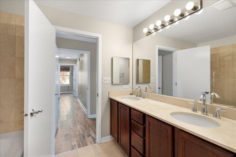 Tiny photo for 803 E 41st Street #3A, Chicago, IL 60653 (MLS # 12408533)