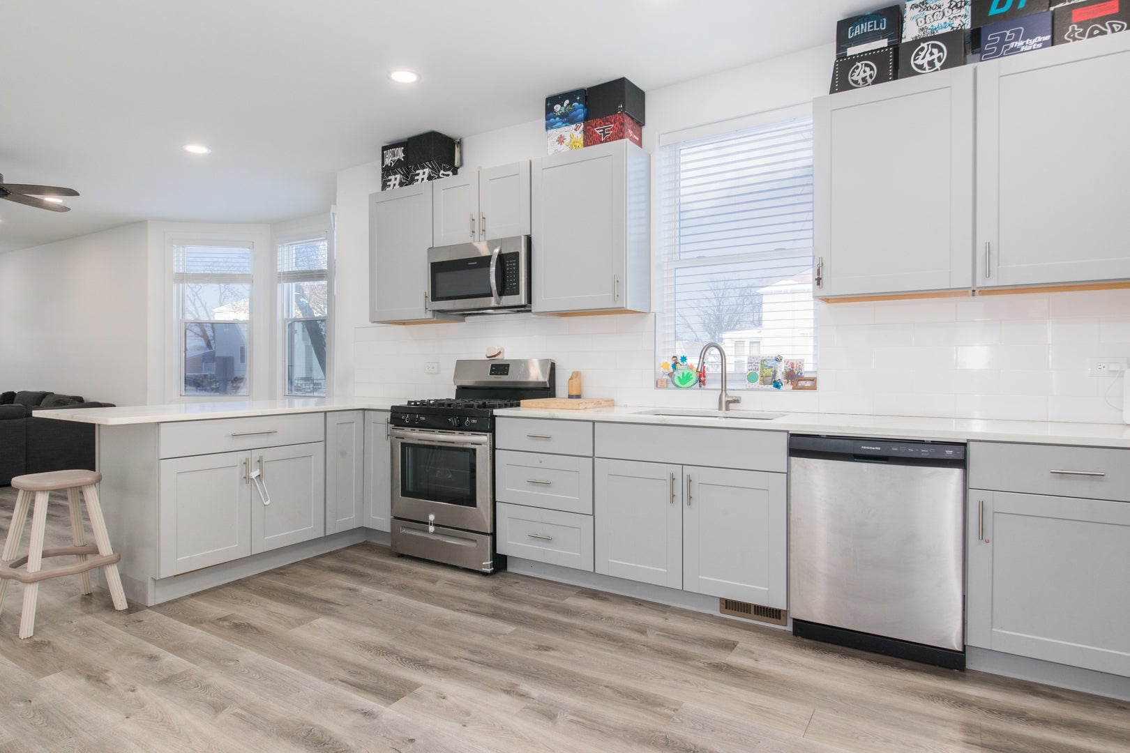 4055 Prairie Avenue 1