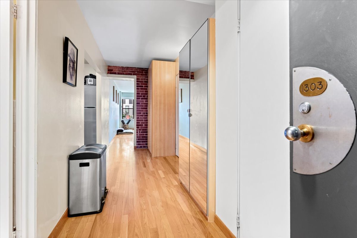 40 E 9th Street 1303