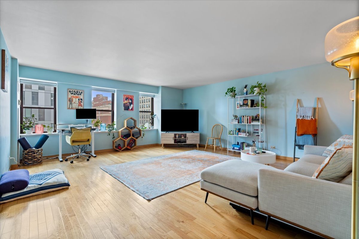 40 E 9th Street 1303