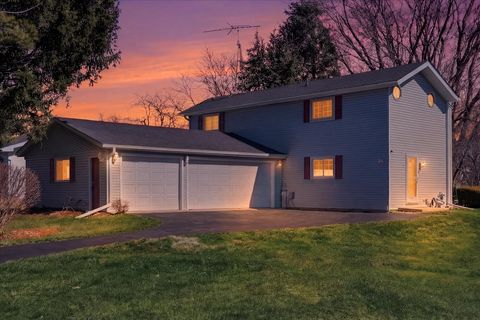 Photo of 422 PEMBROKE Road SW, Poplar Grove, IL 61065 (MLS # 12599487)