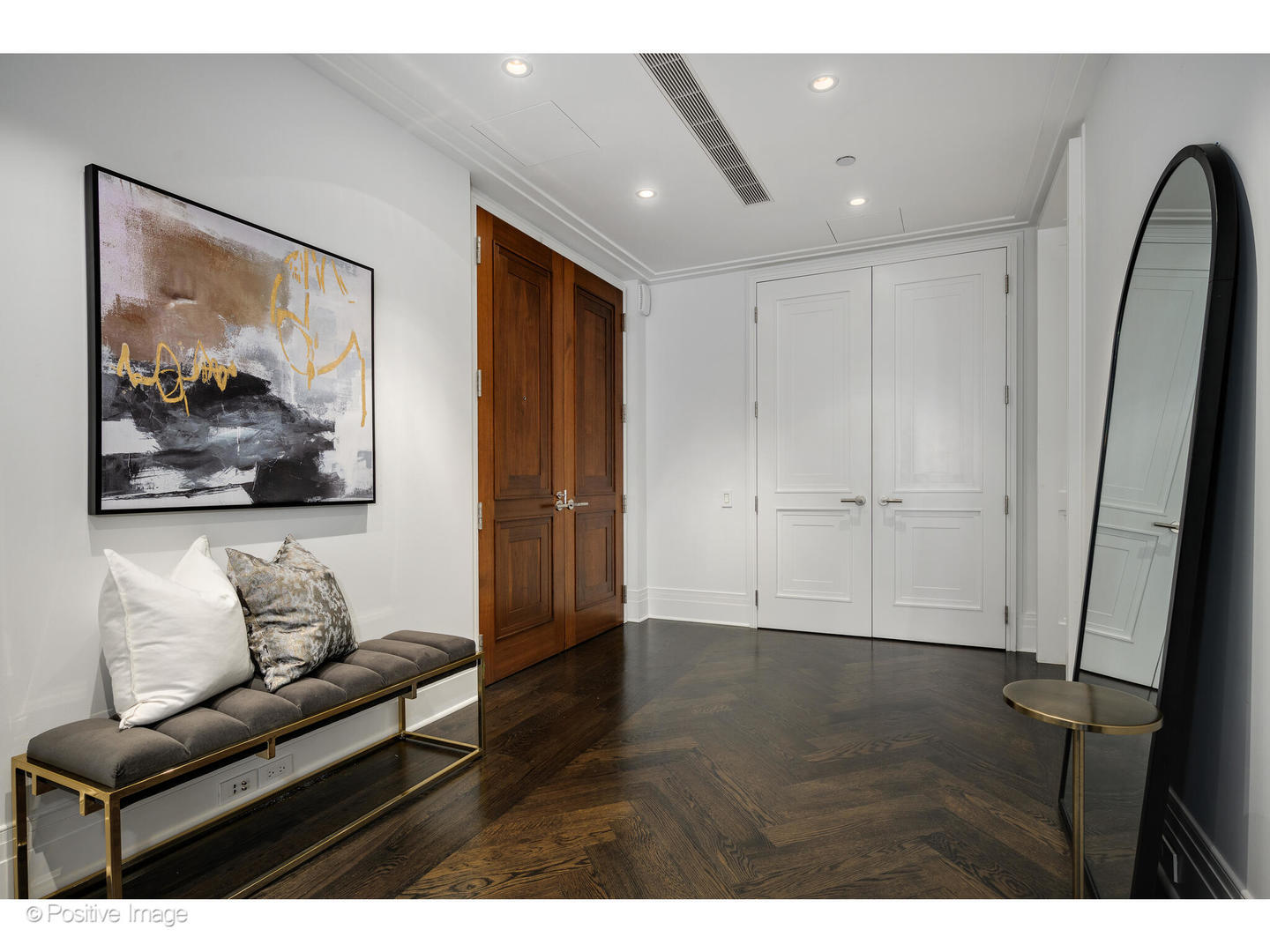 159 E Walton Place 5G