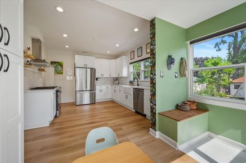 Tiny photo for 830 N Grove Avenue, Oak Park, IL 60302 (MLS # 12586598)