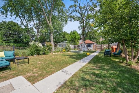 Tiny photo for 830 N Grove Avenue, Oak Park, IL 60302 (MLS # 12586598)