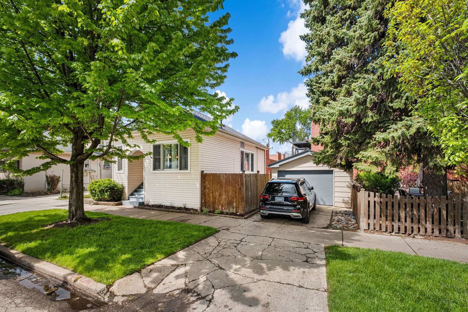 3348 N Keeler Avenue